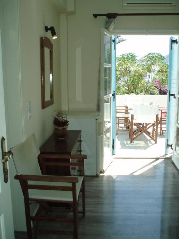 Villa Nikos Karamolegkos Kamari Bilik gambar